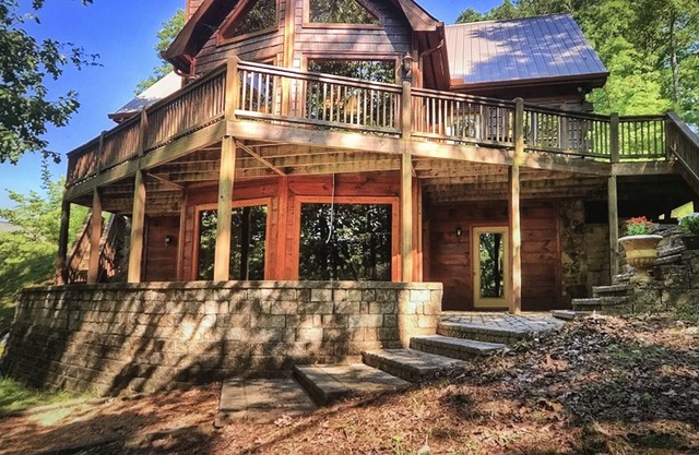 Beautiful Lake Front Getaway - Awesome Game Room - Private Dock - 4200 sqft