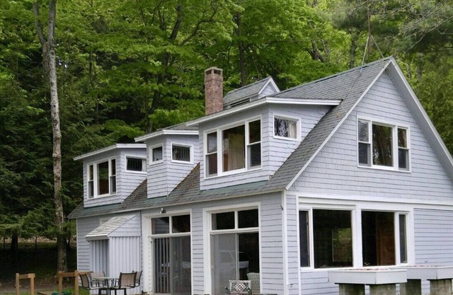 Beautiful Lake Front Cottage
