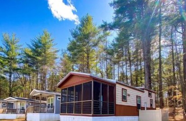Beautiful Lake George Cottage