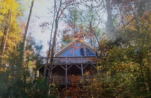 Beautiful Lake House on Lake Hiwassee in Bear Paw with Dock and majestic views