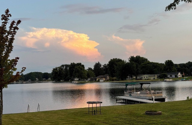Beautiful Lake House Sleeps 8