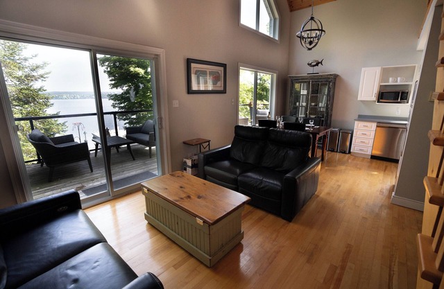 Beautiful Lakefront Cottage, Fairy Lake, Muskoka, ON