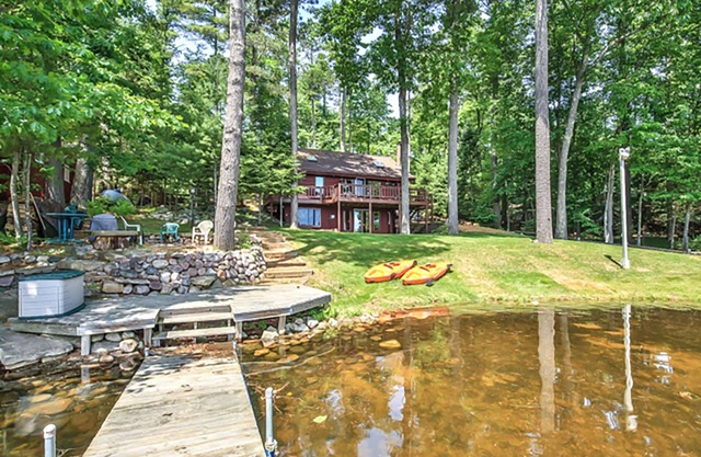 Beautiful Lakefront Cabin on PRIVATE Mercer Lake! Endless 4 Season Fun!