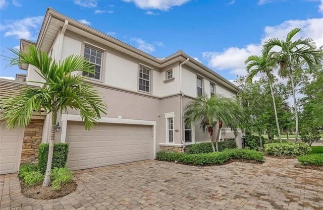 Beautiful Lakefront/Golf Coach Home In Upscale Golf & Lake Community