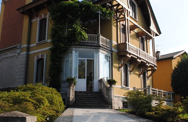 Beautiful Liberty Villa with pool by the Lake Maggiore