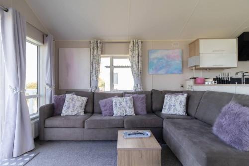 Beautiful lodge - stunning sea views, dog friendly
