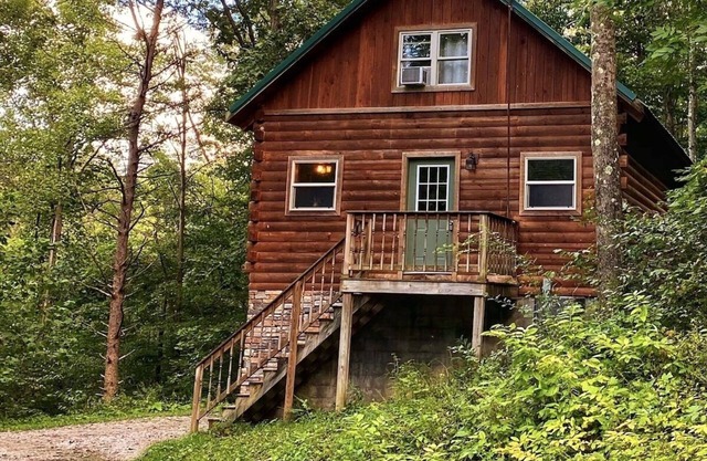 Beautiful Log Cabin For Romantic Getaways 20 Acres