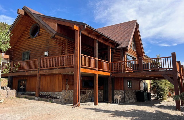 Beautiful log home overlooking Henrys Lake and 13 Miles to West Yellowstone!