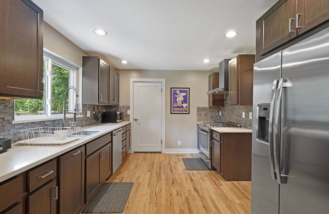 Beautiful Luxury 4 Bed 2 Bath w/Huge Yard and Hot Tub