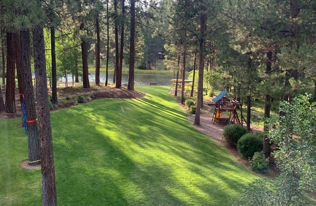 Beautiful Luxury Home on the river near Sunriver, Bend, Trails, Mountains!