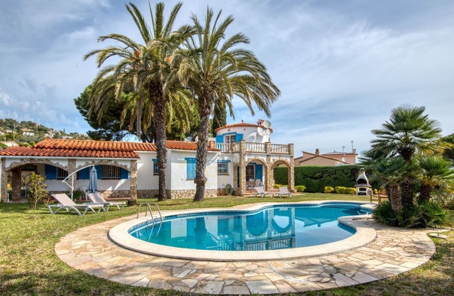 Beautiful Mediterranean style house, air-conditioned