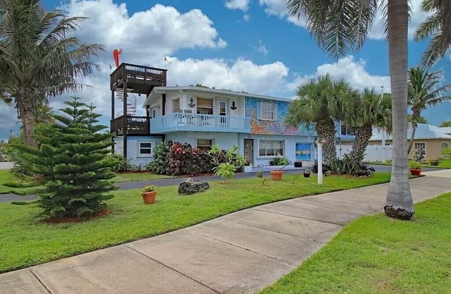 Beautiful Mermaid House on Hutchinson Island with Ocean access
