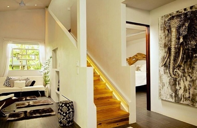 BEAUTIFUL MODERN! Walk To Beach,POOL TABLE,Great Beds, Sleeps 6 in beds 9total