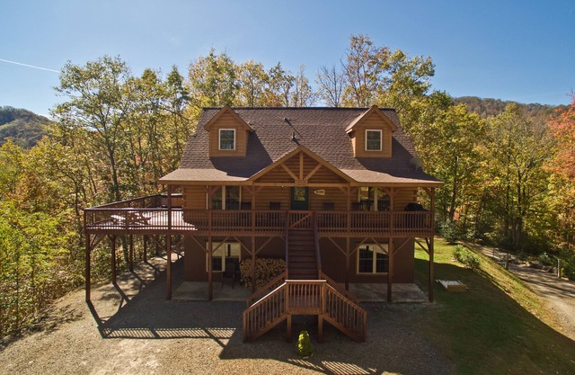 Beautiful Mountain Top Retreat Long Range Views, Hot Tub,Ping Pong,Horseshoe pit