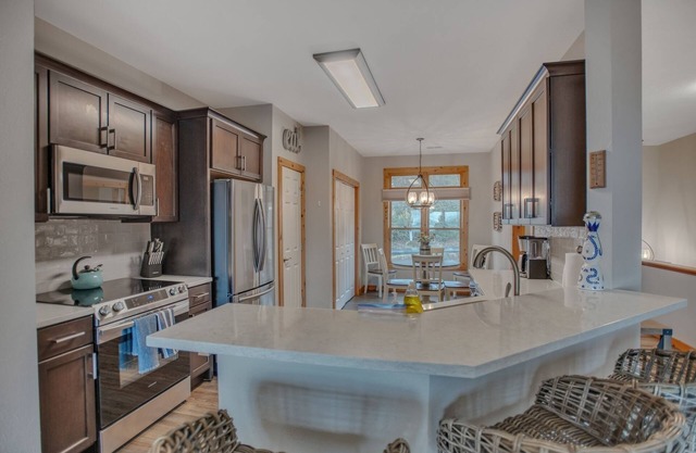 Beautiful Mountain Views-Comfortable and Stylish Home- by Sunscape Property Management