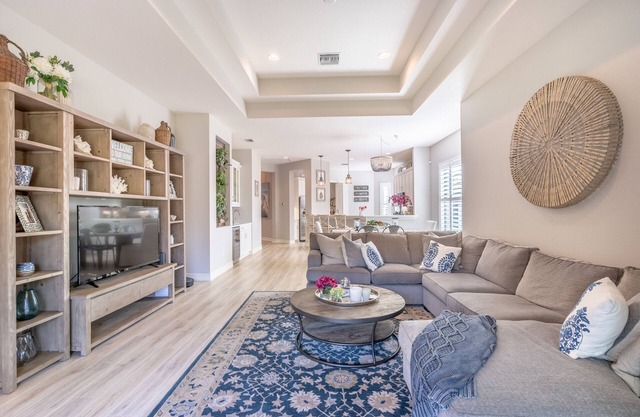BEAUTIFUL NAPLES HOME IN GATED COMMUNITY