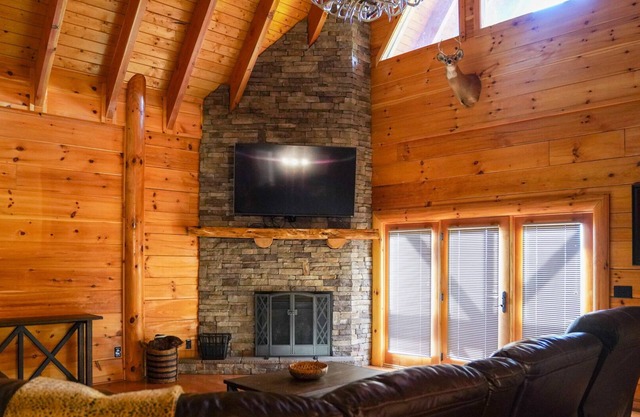 Beautiful new cabin in MT Airy with amazing views of the blue ridge mountain