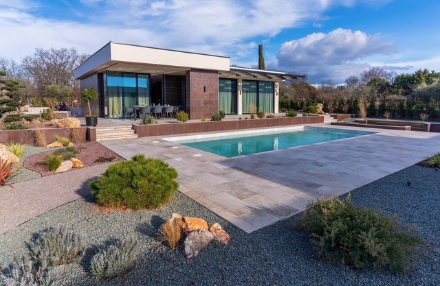 Beautiful new modern villa with pool and large garden