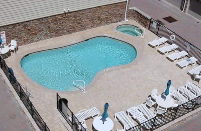 Beautiful New Spacious Townhome w/Pool, Steps to Beach/Boardwalk, 3 Levels