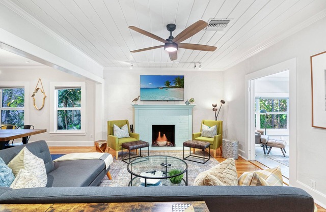 Beautiful Newly Renovated Home Close to Downtown & Beach