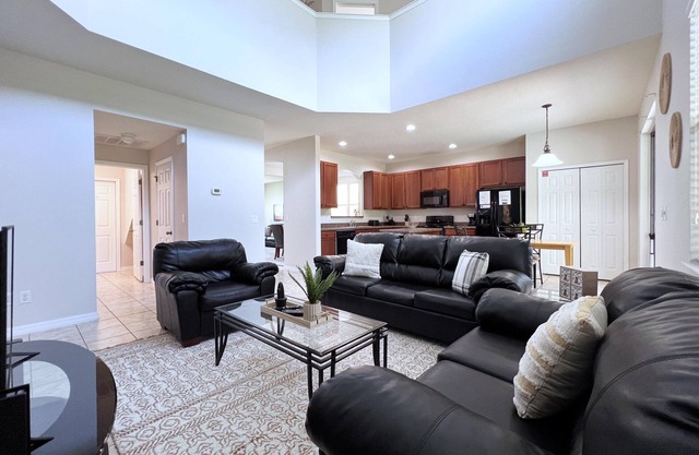 Beautiful Newly Renovated 6Bed Pool Home-4464NP