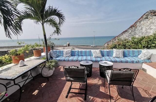 Beautiful ocean front Villa in Historic Center - sunsets - Chef & full staff