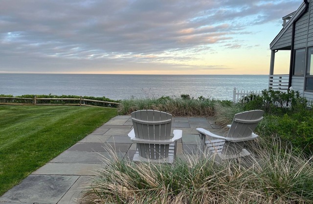 Beautiful OCEAN-FRONT 2-bedrms/2Baths/2Decks Townhouse in charming New Seabury!