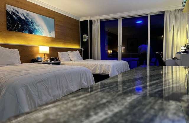 Beautiful Oceanview Modern Hotel Room W/Balcony