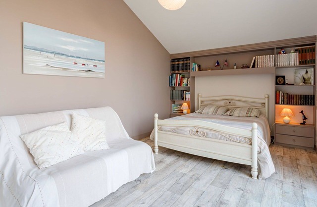 Beautiful private villa for 2 guests with WIFI, TV and terrace