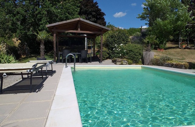 Beautiful private villa for 5 guests with WIFI, private pool, TV, terrace, pets allowed and park.