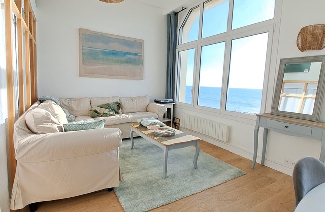 BEAUTIFUL PANORAMIC SEA VIEW EXCEPTIONAL LOCATION APARTMENT 3* ALL COMFORTS