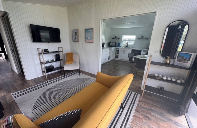 Beautiful Paradise Escape- 2BA/1.5 BA, heated pool, resort activities, trails