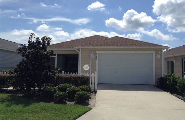 Beautiful Patio Villa w/GOLF CART Close to Brownwood Paddock Square