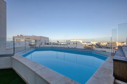 Beautiful Penthouse with pool and terrace