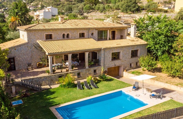 Beautiful private villa with A/C, private pool, WIFI, hot tub, TV, patio and panoramic view