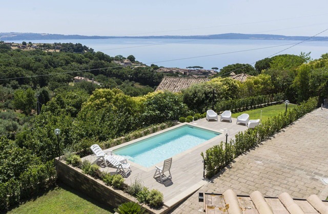 Beautiful private villa for 14 people with private pool, WIFI, A/C, TV, patio and pets allowed
