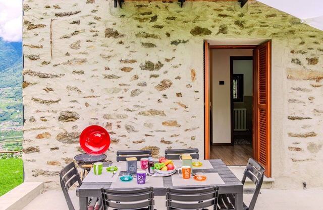 Beautiful private villa for 5 people with WIFI, TV, balcony and pets allowed