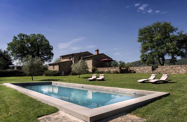 Beautiful private villa for 22 guests with A/C, WIFI, private pool, TV, veranda and panoramic view