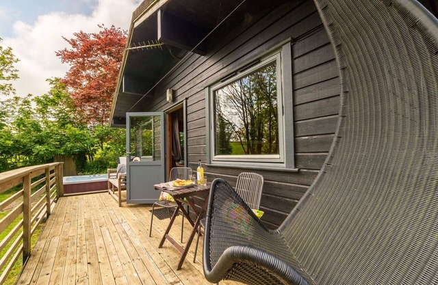 Beautiful private villa with WIFI, hot tub, TV, terrace, pets allowed and panoramic view