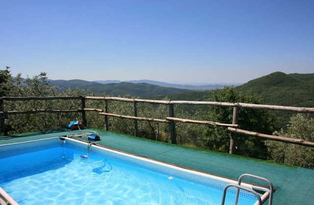 Beautiful private villa for 2 guests with WIFI, private pool, A/C and TV, close to Arezzo
