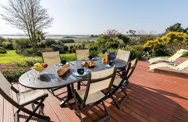 Beautiful private villa for 8 guests with WIFI, TV, terrace and pets allowed