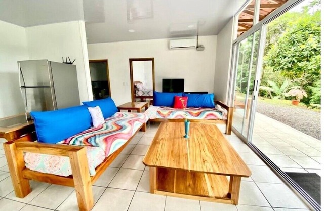 Beautiful private Casita with large pool. Acres jungle to explore. Pet friendly!