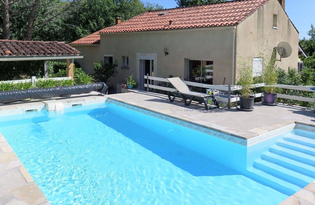 Beautiful private villa for 4 guests with WIFI, private pool, TV, terrace and pets allowed