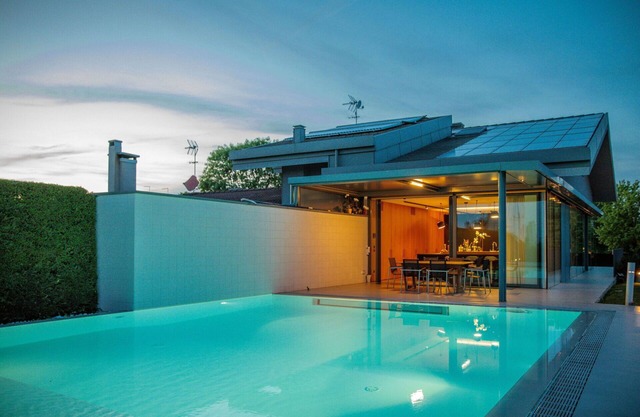 Beautiful private villa with private pool, sauna, A/C, hot tub, WIFI, TV, patio and pets allowed