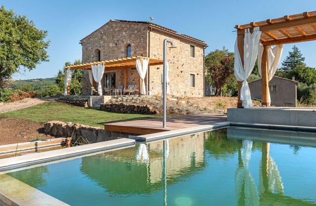 Beautiful private villa for 10 people with WIFI, private pool, terrace and pets allowed
