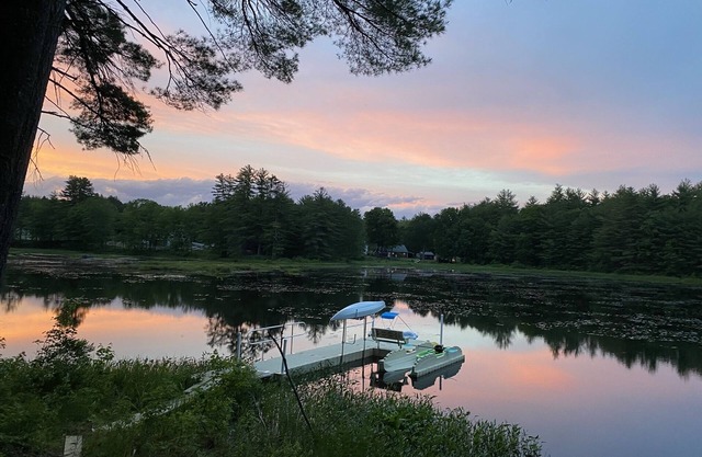 Beautiful Private Lakefront new Log Home