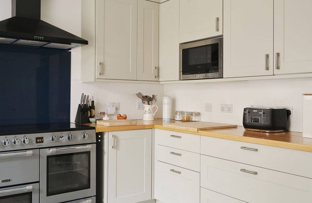 Beautiful private villa for 4 guests with WIFI, TV, pets allowed and panoramic view