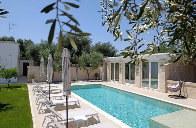 Beautiful private villa for 6 guests with private pool, WIFI, A/C, TV and patio, close to Ostuni