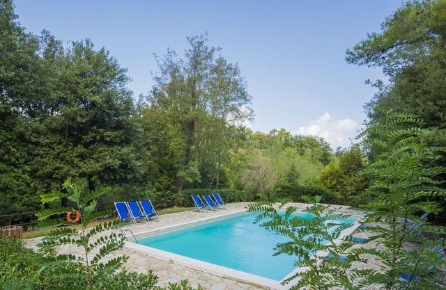 Beautiful private villa with pool, WIFI, balcony, pets allowed, panoramic view and parking