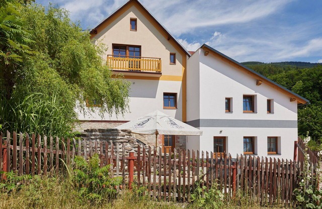 Beautiful private villa for 15 guests with WIFI, TV, balcony, pets allowed and parking